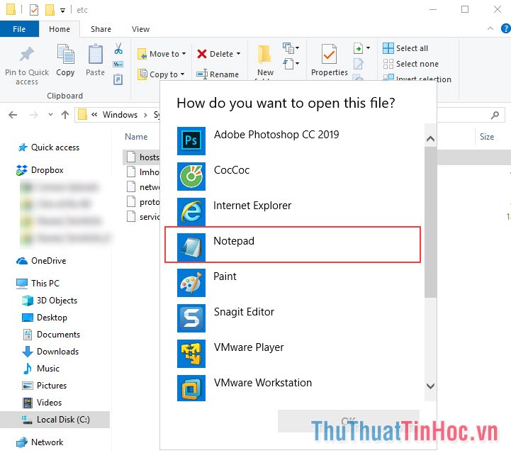 Click chuột phải vào file hosts và chọn Open With và chọn Notepad