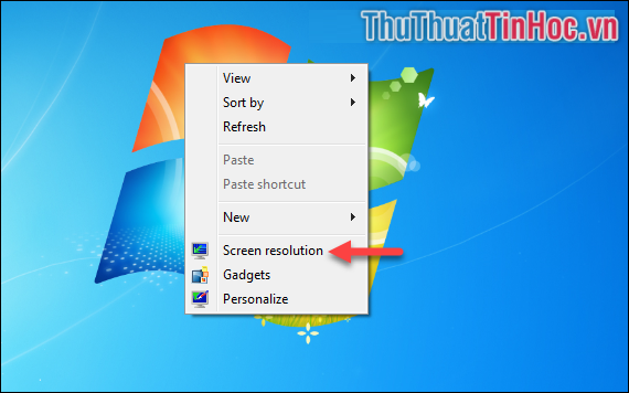Click chuột phải vào màn hình nền chọn Screen resolution