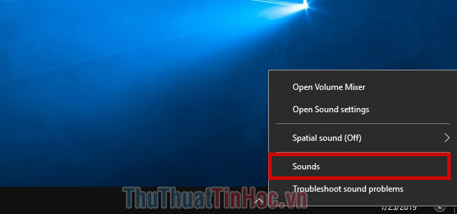 Tại thanh Taskbar, click chuột phải vào biểu tượng Loa và chọn Sounds