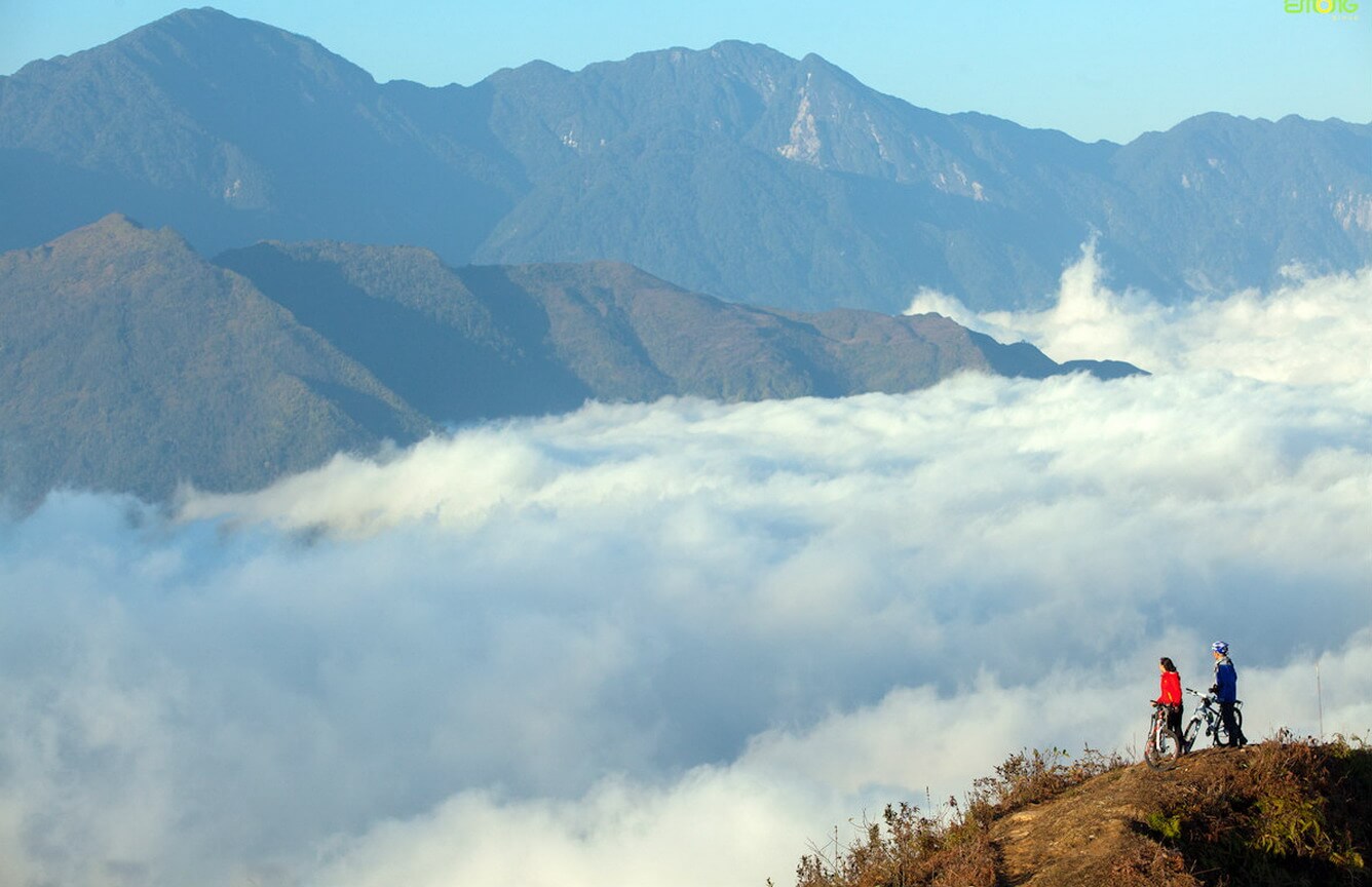 Quê hương đẹp: Hãy đến và chiêm ngưỡng những cánh đồng lúa mênh mông, những ngôi nhà cổ xưa, hay những ngọn đồi thơ mộng tại quê hương Việt Nam. Hành trình đến với quê hương đẹp của chúng ta sẽ mang đến cho bạn những trải nghiệm đáng nhớ và cảm giác thật ấm áp.