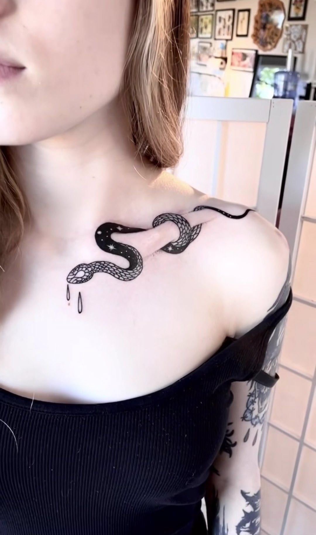 Tattoo rắn quấn xương quai xanh đẹp nhất