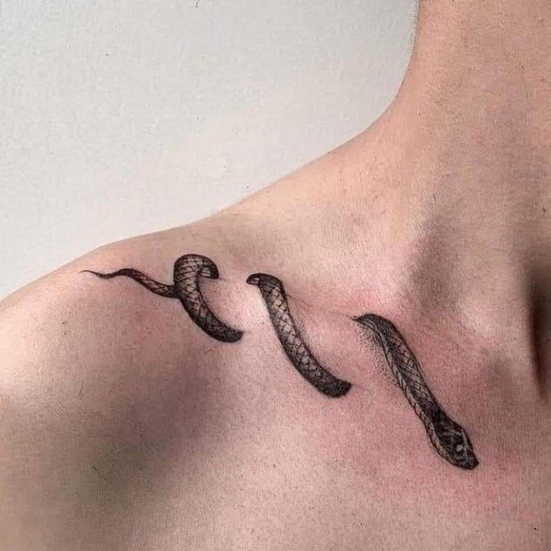 Tattoo rắn quấn xương quai xanh ngầu nhất