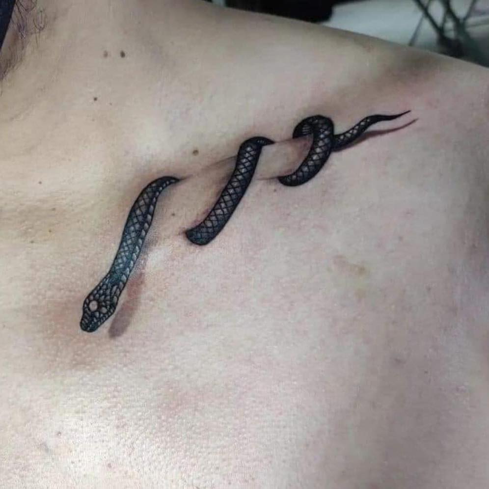 Tattoo rắn quấn xương quai xanh siêu đẹp