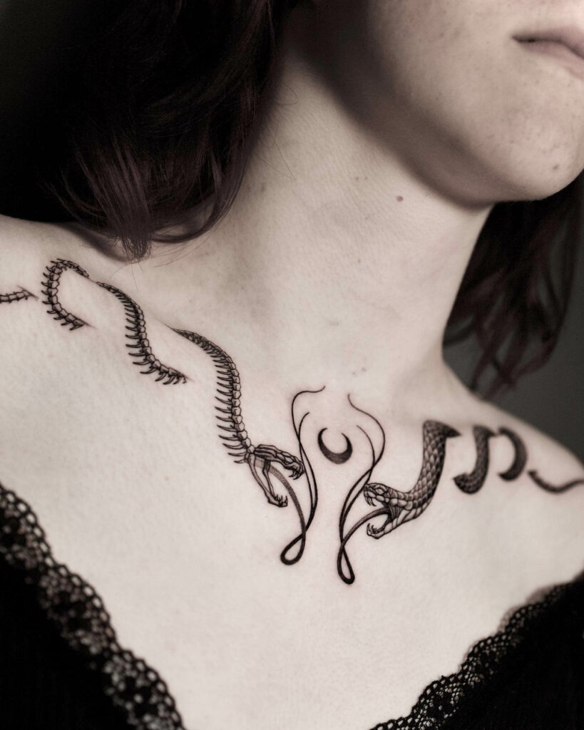 Tattoo rắn quấn xương quai xanh siêu ngầu