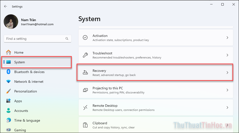 Nhấn System (hoặc Update and Security trên Windows 10) và chọn Recovery