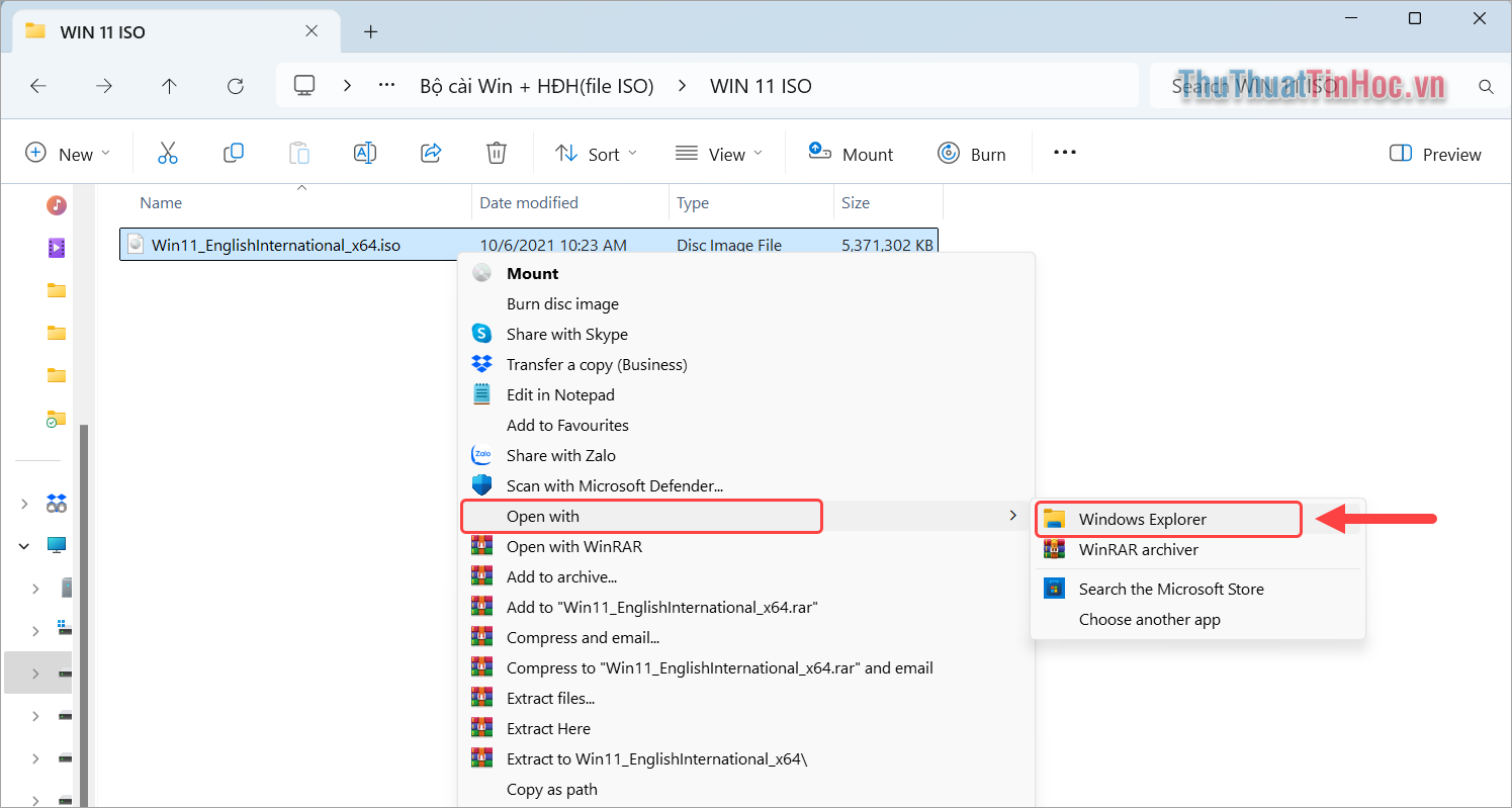 Click chuột phải vào file ISO → Open With → Windows Explorer